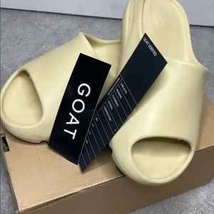 YEEZY “BONE” SLIDES